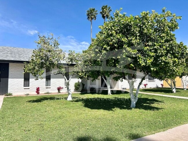 Building Photo - 2466 E Huber St