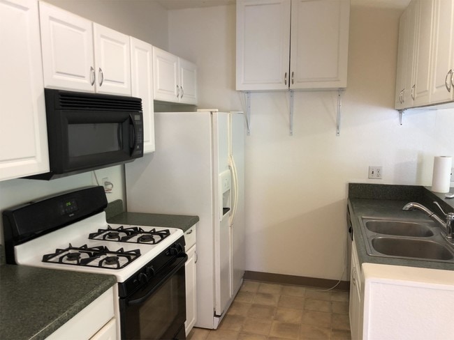 Building Photo - 91-989-989 Puamaeole St