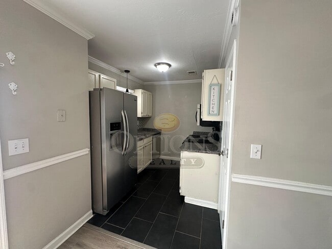 Building Photo - 2BR Townhouse in Roswell