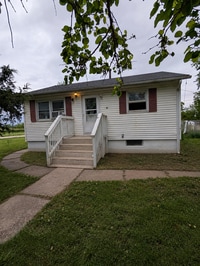 Building Photo - Cozy Country Style Living Just Minutes From Davenport Conveniences!