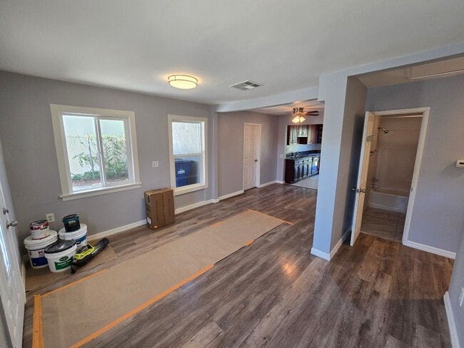 Building Photo - Beautifully Remodeled 3 Bed, 2 Bath Home for Lease!