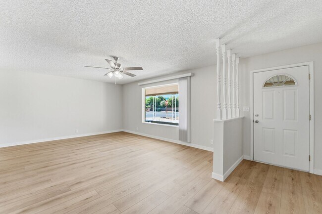 Building Photo - Spacious 3 Bed in Dreamland Villa | Corner Lot + Circular Drive
