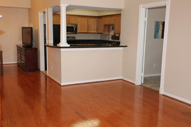 Building Photo - 2255 Braeswood Park Dr