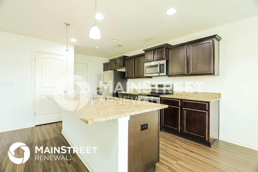 Building Photo - 940 Hawthorn Ln