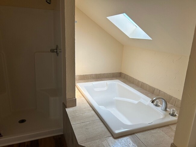 Building Photo - 310 Macks Dr