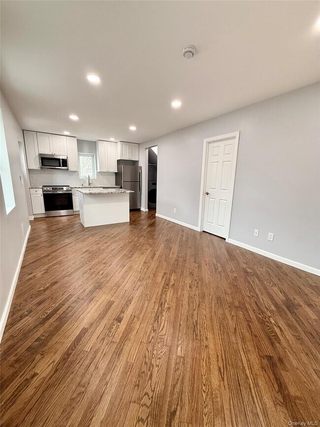 Building Photo - 19 Lee Ave