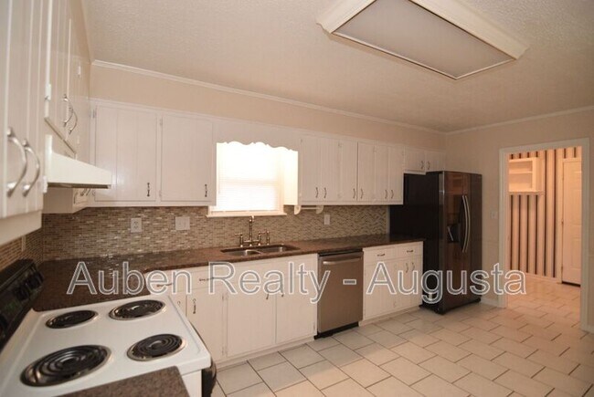 Building Photo - 490 Pheasant Run Dr