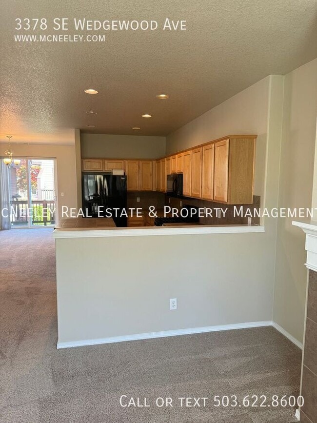 Building Photo - 3378 SE Wedgewood Ave