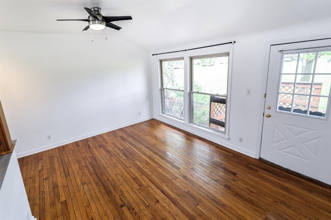 Building Photo - 2263 Parkwood Ave