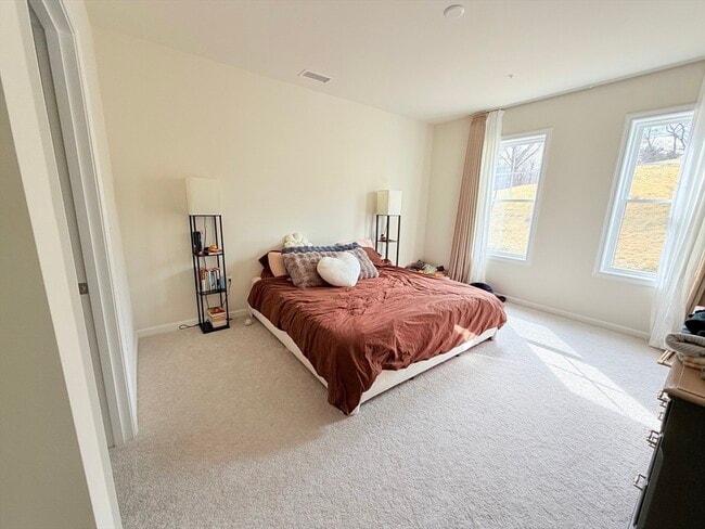 Building Photo - 6 Stratton Dr