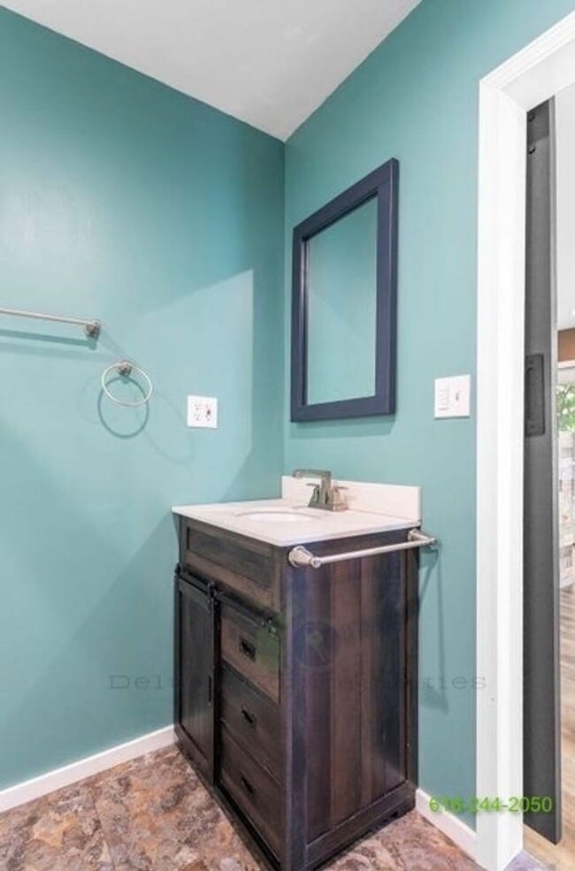 Building Photo - Zeeland Gem! Gorgeous 2 Bed/2 Bath Single-...