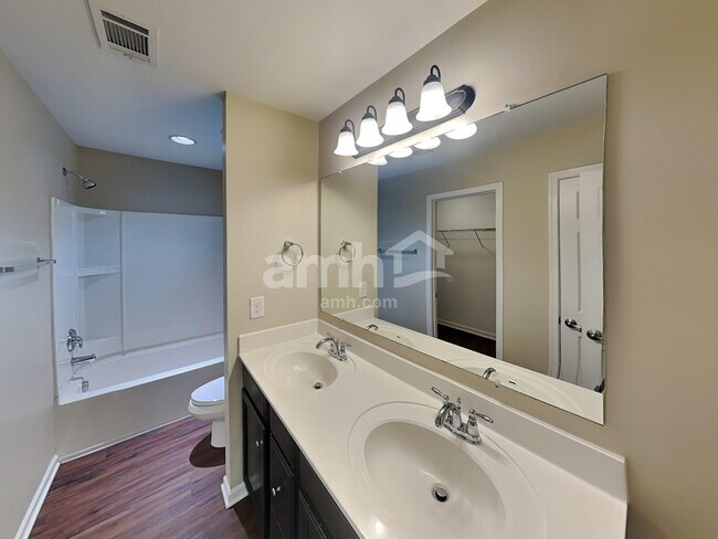 Building Photo - 1028 Daniel Ln