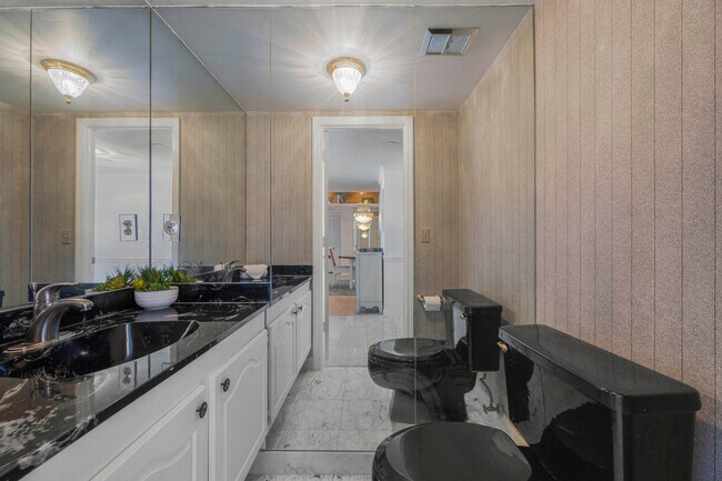 Building Photo - 500 Ocean Dr