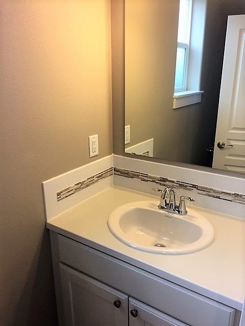 Building Photo - Spacious 3 Bed/2.5 Bath Single Family Home in Leehaven