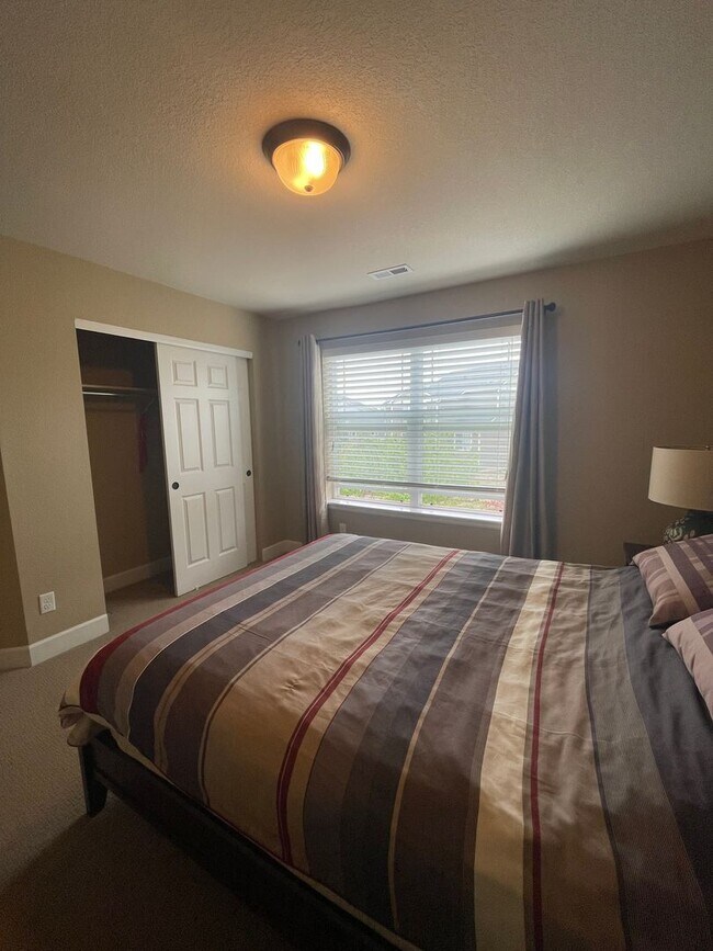 Building Photo - Sprawling Two-Story Home in SE Ft. Collins