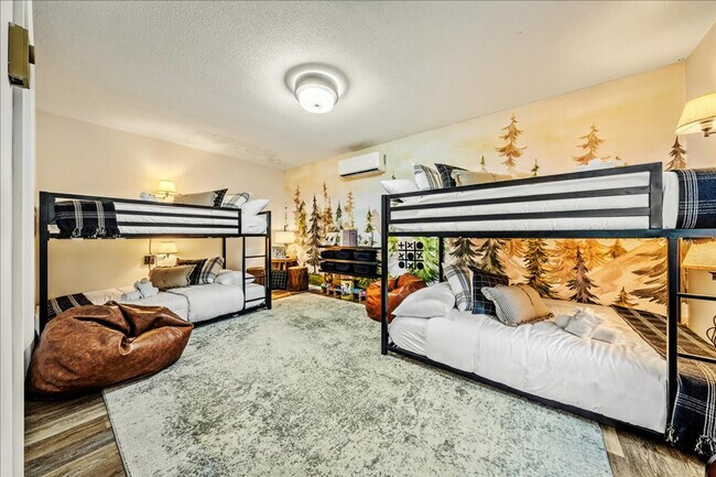 Building Photo - 1825 Jennifer Dr