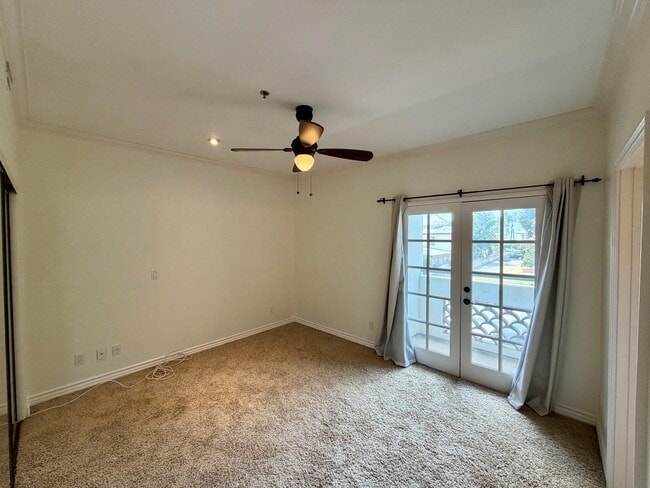 Building Photo - 156 S Oak Knoll Ave