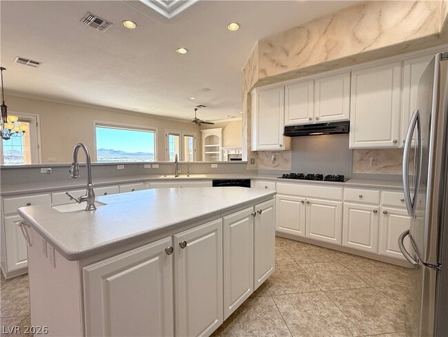 Building Photo - 2875 Scotts Valley Dr