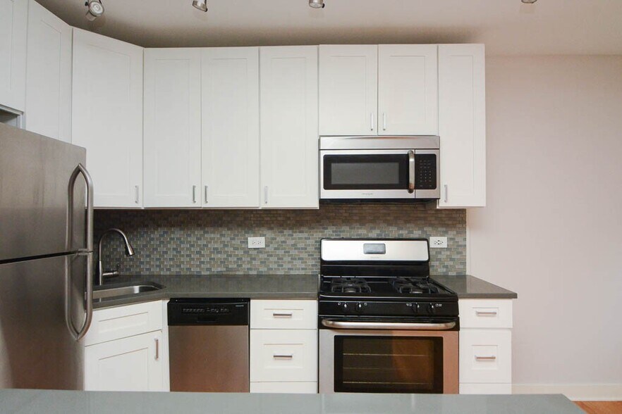Building Photo - 2425 N Kedzie Blvd