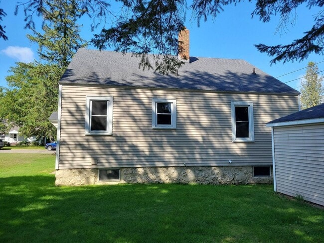 Building Photo - 3 Bed 1 Bath Single Family Home in Rhinelander