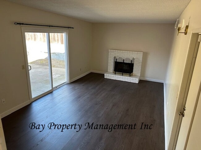 Building Photo - Rent Reduced! 4 Bedroom, 2 Bath Home Near ...