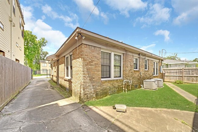 Building Photo - 2915 Isabella St