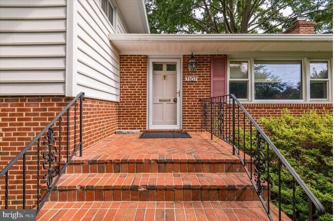 Building Photo - 7107 Tyndale St