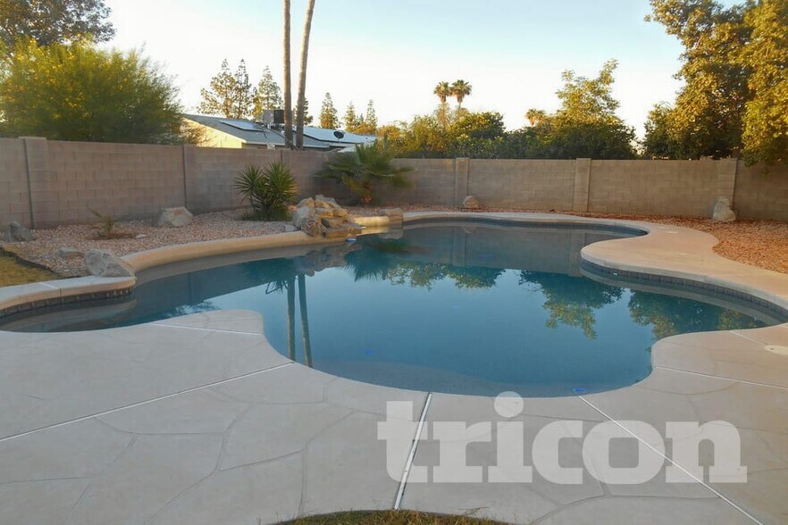 Building Photo - 9833 N 47th Dr