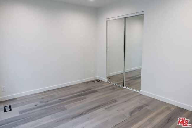 Building Photo - 21 1/2 Wavecrest Ave