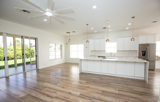 Building Photo - 10881 La Salinas Cir
