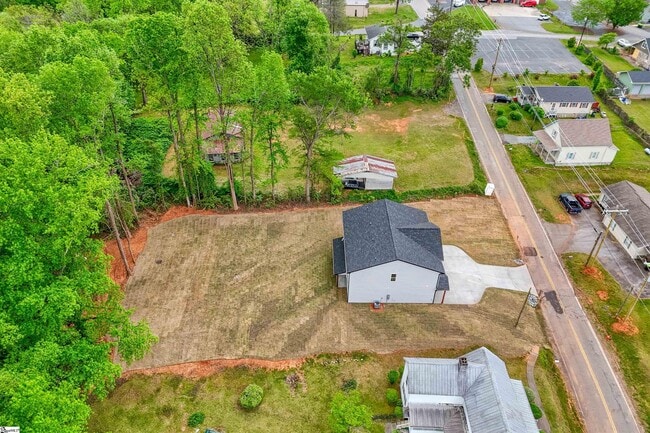 Building Photo - 610 N Shamrock Ave