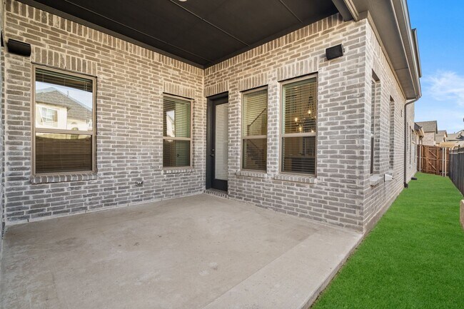 Building Photo - 2600 Chester Dr