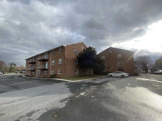 Building Photo - 103 N Edgewood Dr