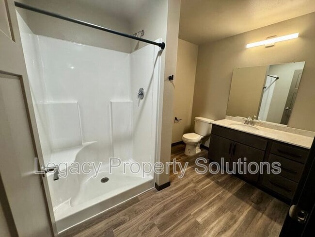 Building Photo - 226 E Greenfield Ln