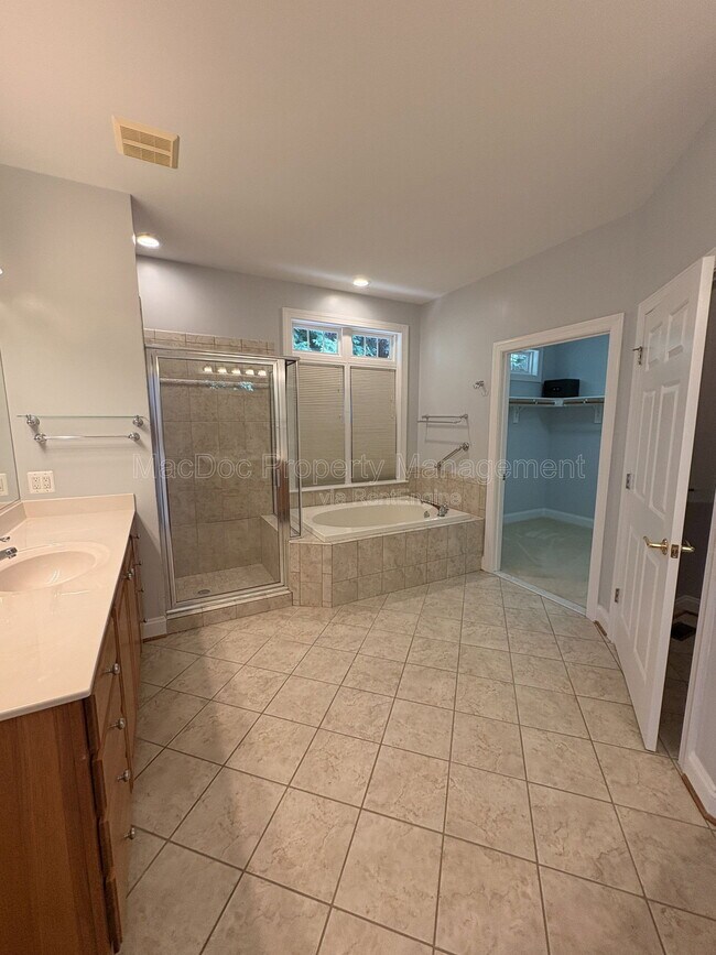 Building Photo - 10802 Cedar Creek Dr
