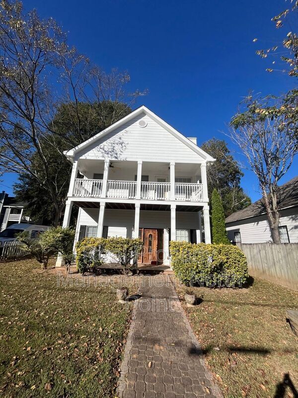 Building Photo - 889 Crew St SW