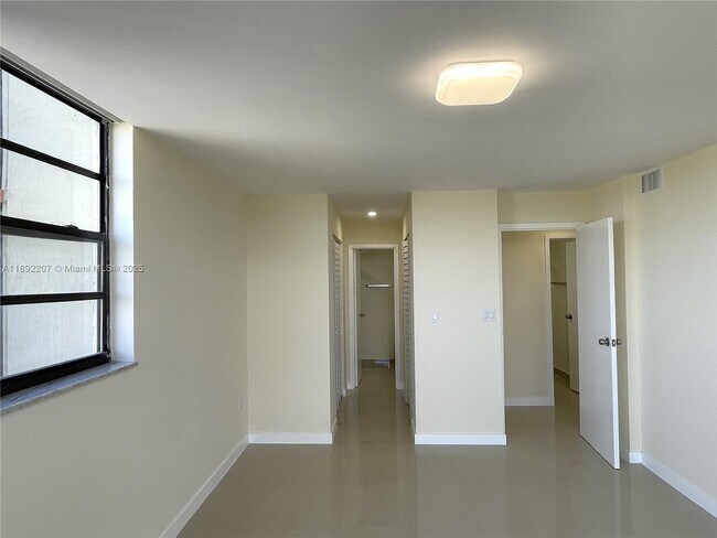 Building Photo - 16950 W Dixie Hwy