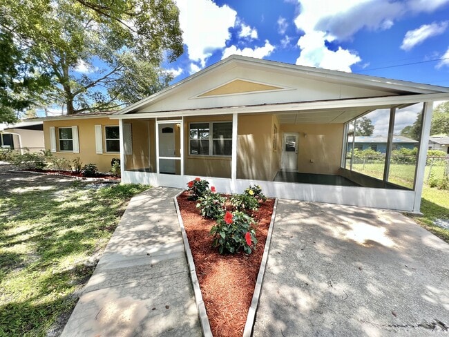 Building Photo - 1120 NE 24th Terrace