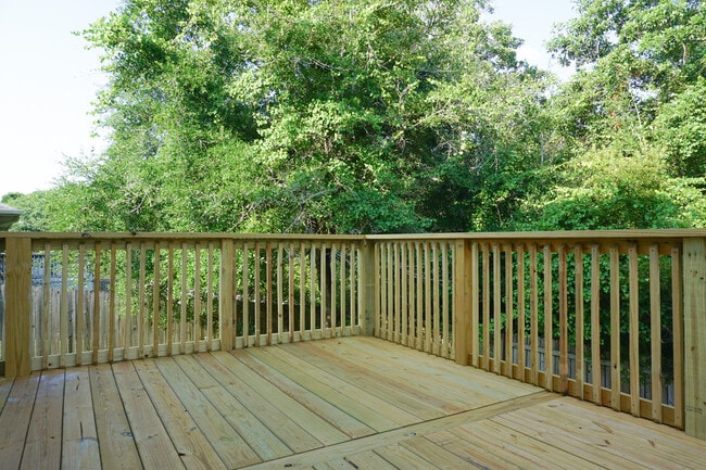 Building Photo - 127 Bronze Cir