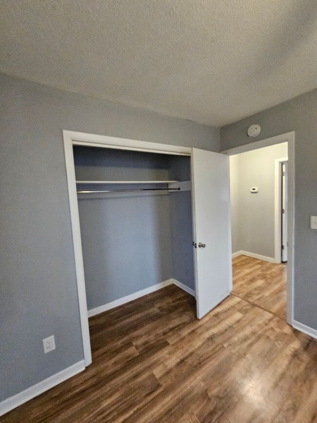 Building Photo - 3 Bedroom 1 Bathroom Home w/ Bonus Off of Gum Branch Rd.