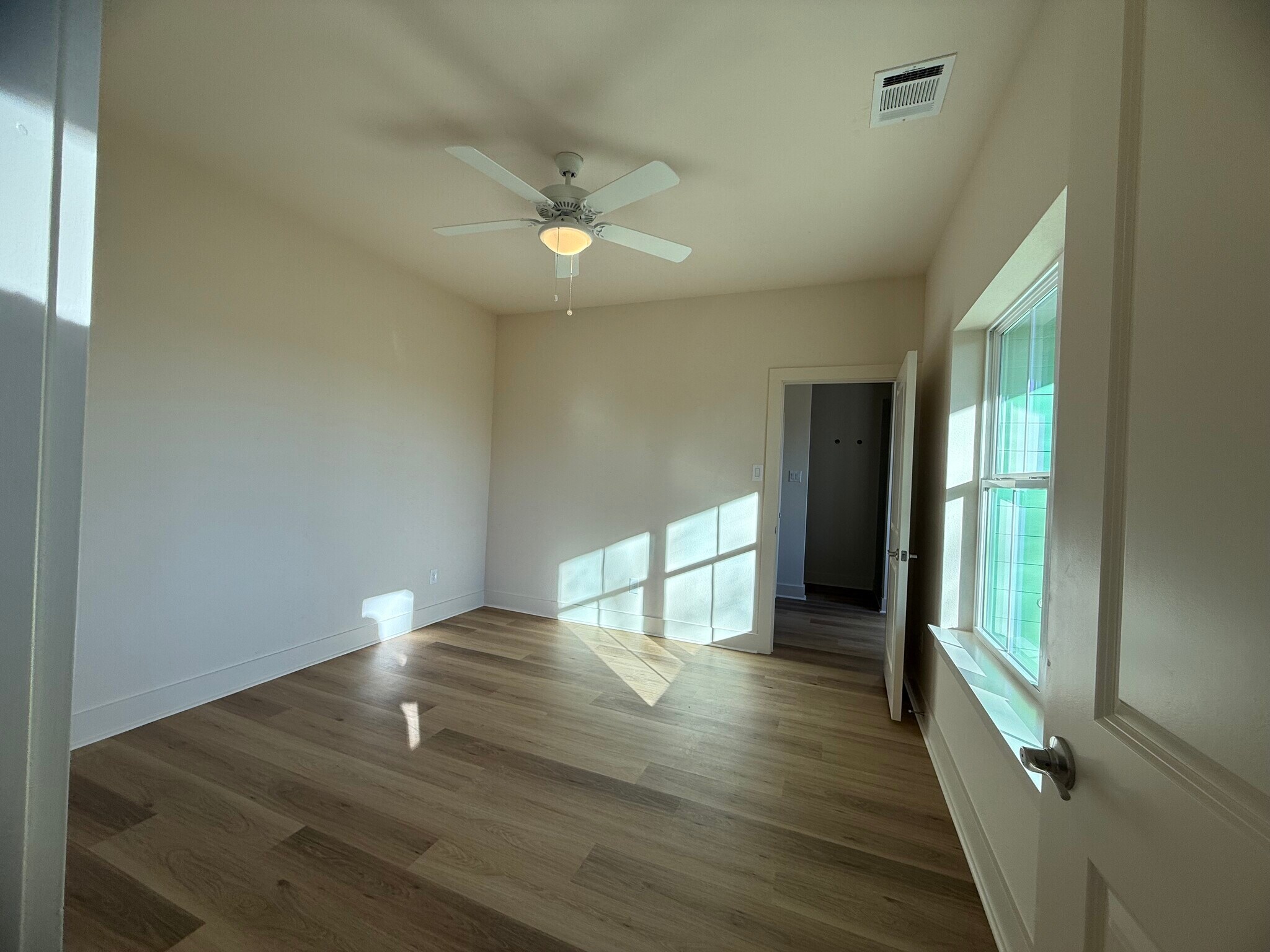 Building Photo - 207 Railroad Ave