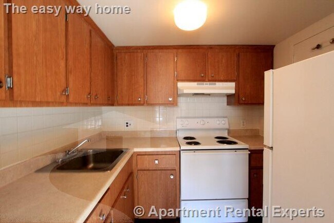 Building Photo - 524 Putnam Ave