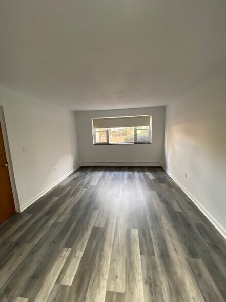 Building Photo - 154 Lexington St