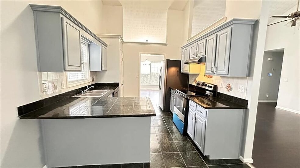 Building Photo - 641 Tower Hill Ct