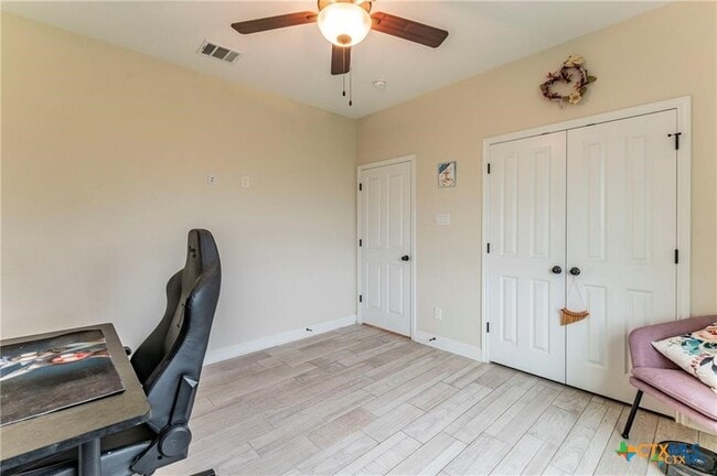 Building Photo - 8119 Green Hill Dr