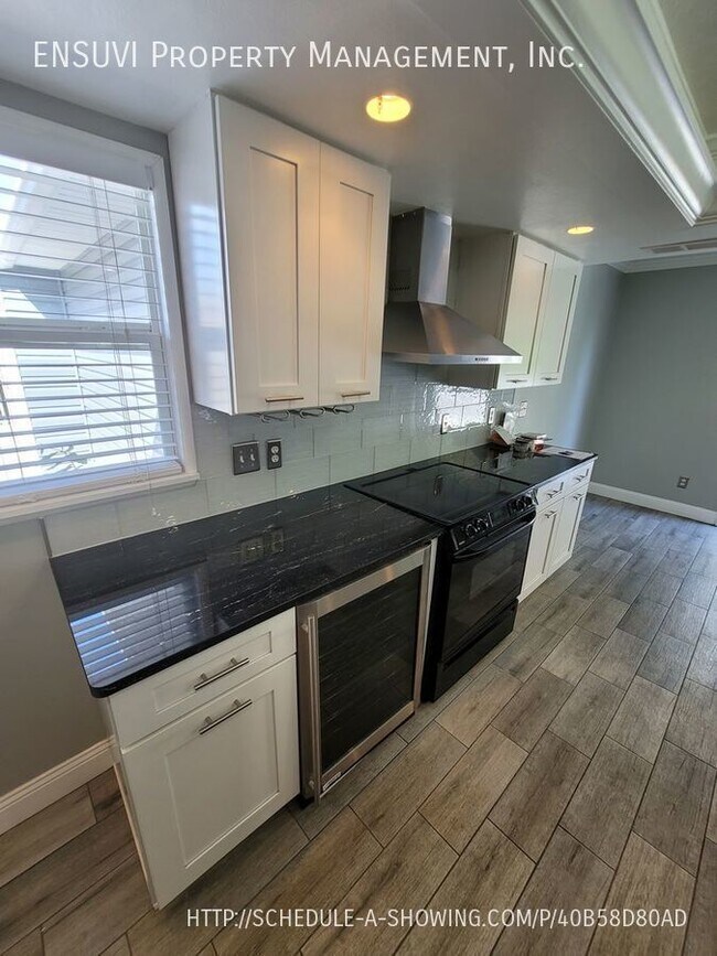 Building Photo - 14220 N Bayshore Dr