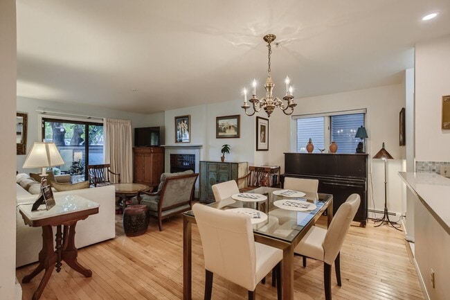 Building Photo - Ideal Downtown 1 BDR Close to Shops & Trails