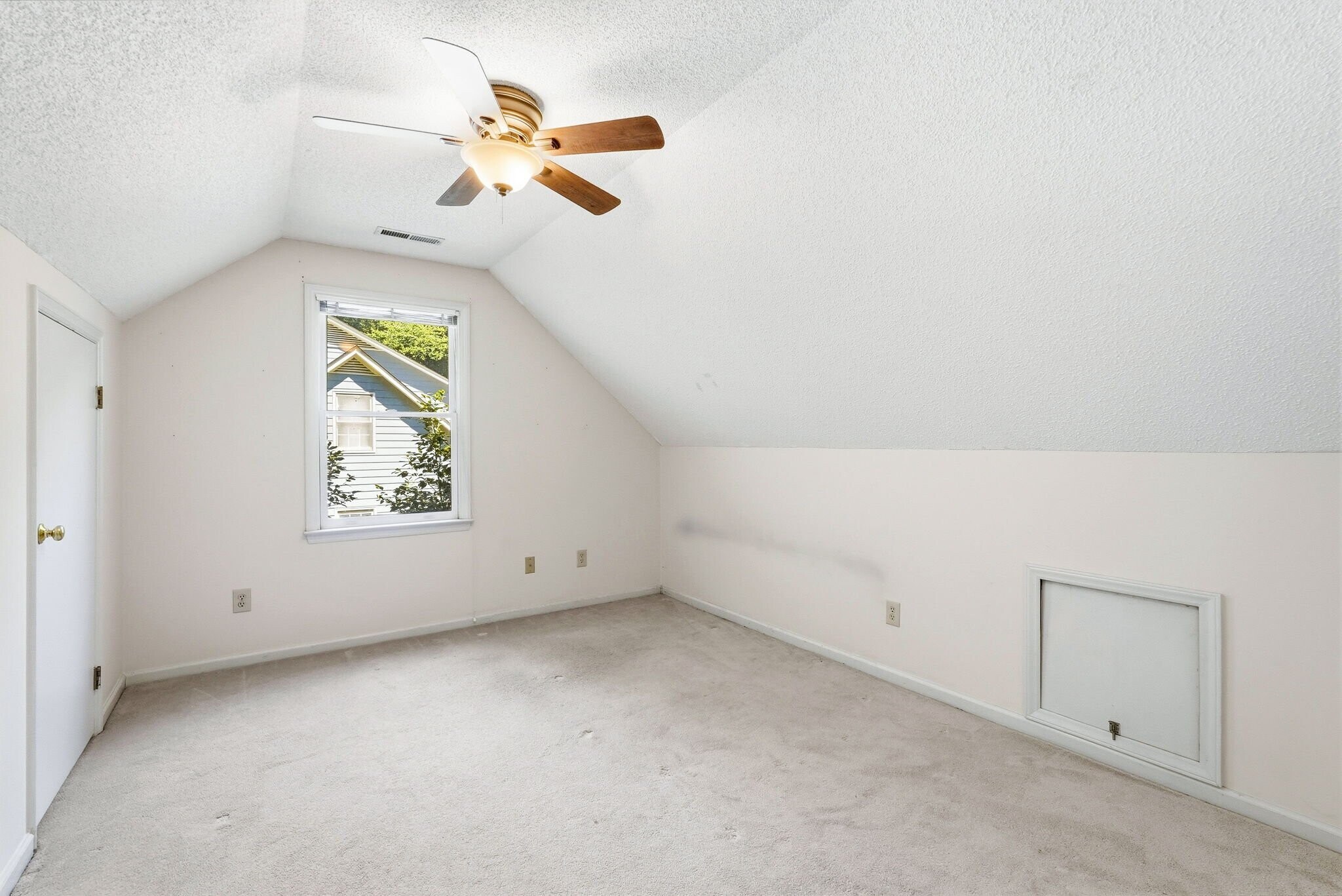 Building Photo - 1424 Brookwood Dr