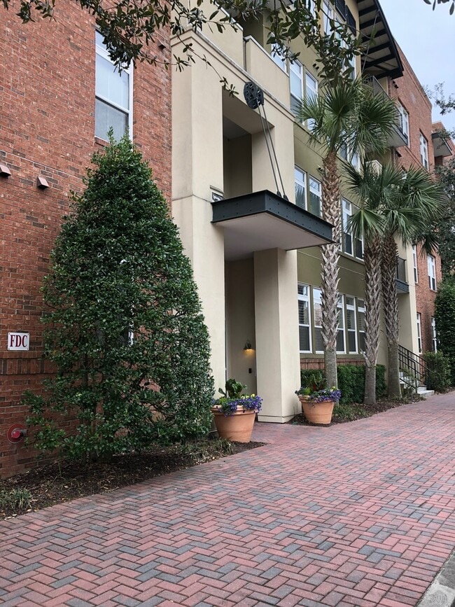 Primary Photo - Daniel Island Condo Close to Marina