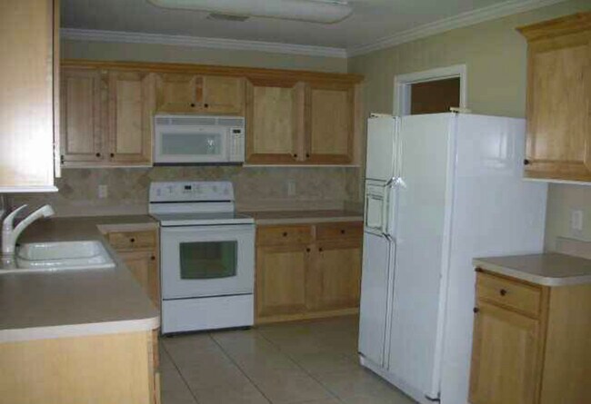 Kitchen - 37 Heather Glenn Ln
